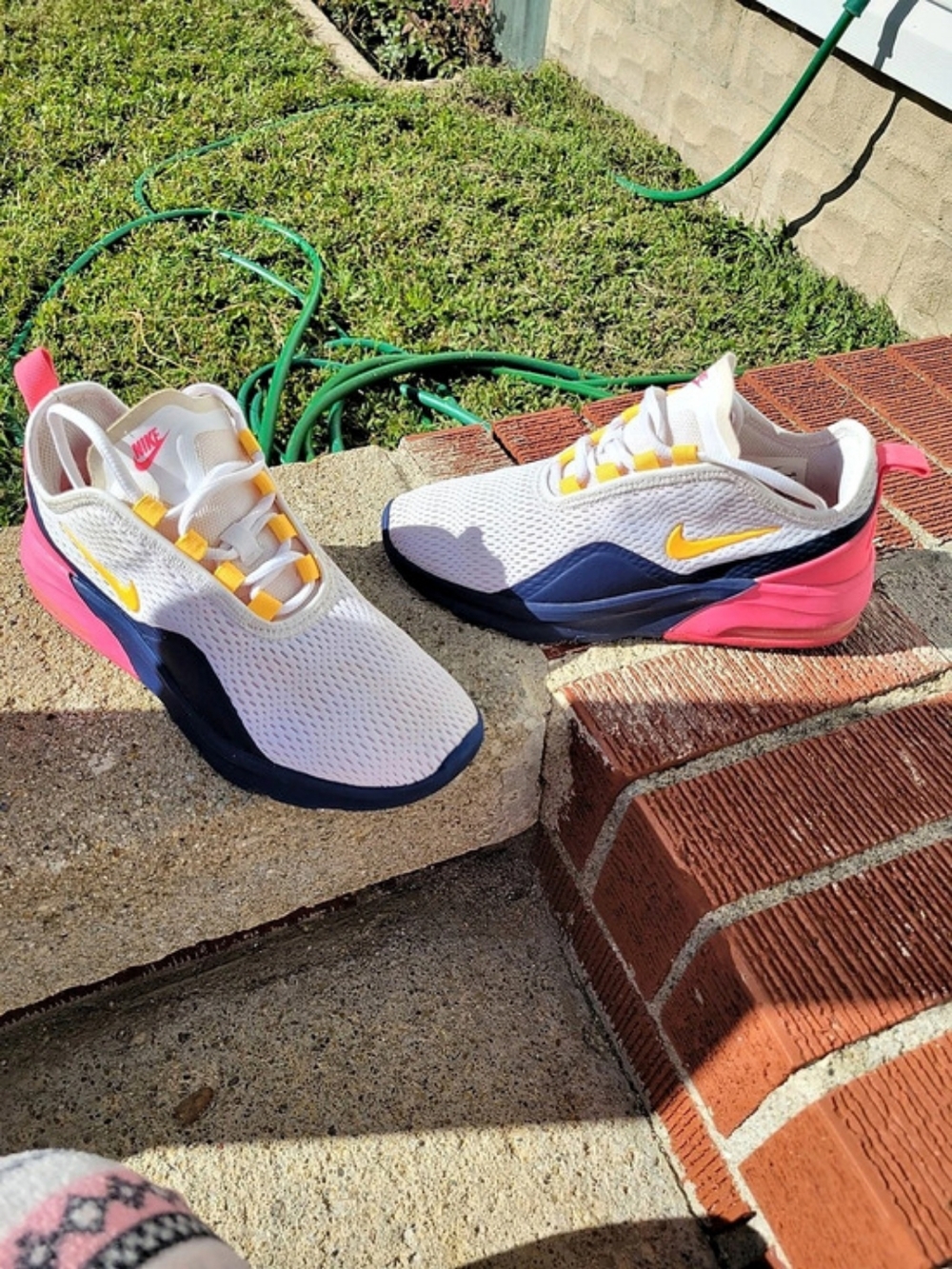 Nike Air Max Bella TR 4 White Magic Ember Women's Athletic Shoes White & Pink